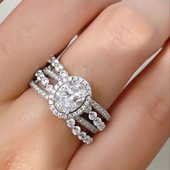 Elegant Halo diamond wedding ring sz 7 - Picture 3 of 5